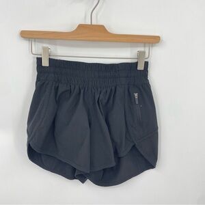 Lululemon Shorts Women's 4 Black Tracker V Run Train Light Low-Rise 4” LW7az2s